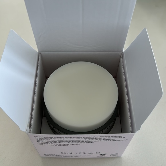 Chantecaille • Jasmine and Lily Healing Mask - Picture 5 of 6